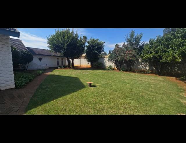 3 BEDROOM HOUSE FOR SALE IN VANDERBIJLPARK SE 2